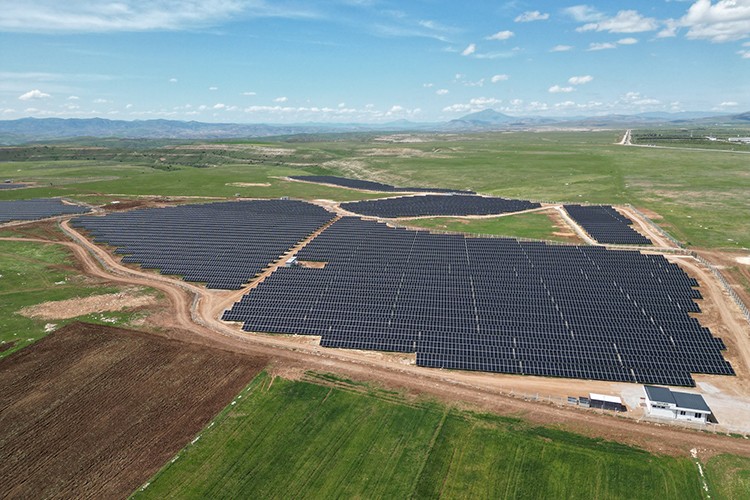 Elektrik İhtiyacının Tamamını Güneşten Alıyor