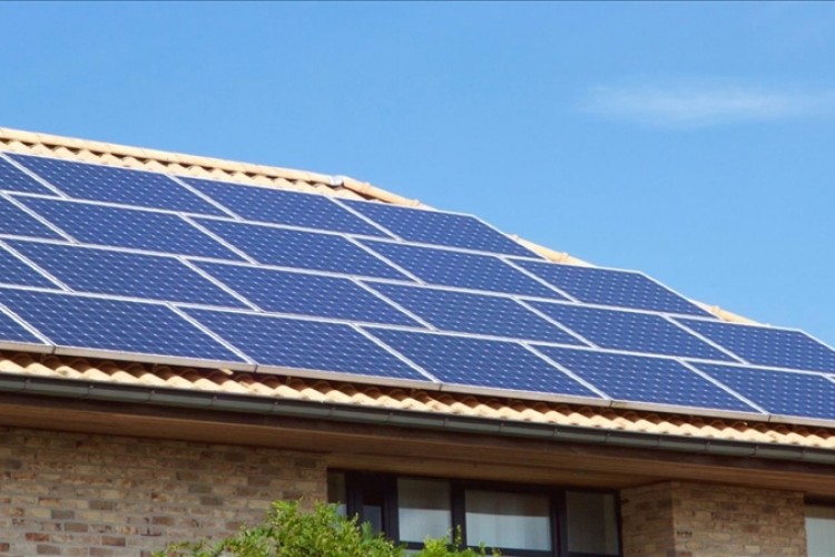 Güneş panelleri kolay kurulumuyla temiz enerji sağlıyor