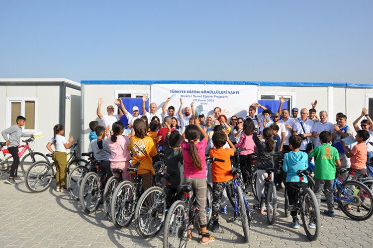 Hataylı çocuklar yeni bisikletlerine kavuştular