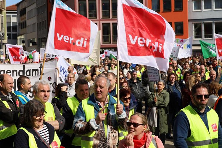 Almanya'da hükümet ve sendikalar anlaştı