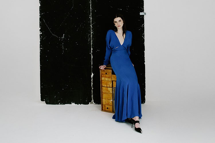 Laline duru, güçlü ve zamansız