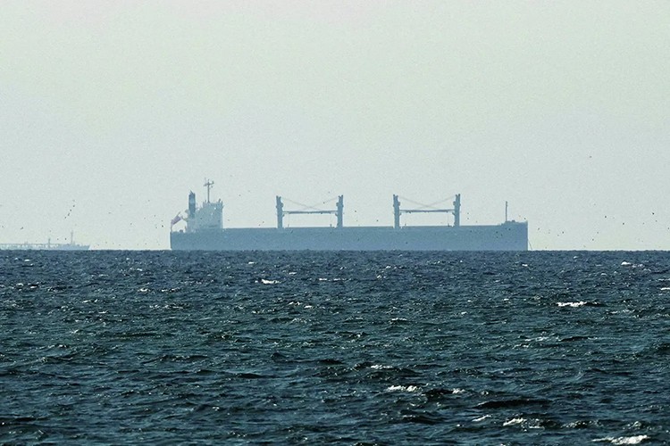 İran, Hürmüz Boğazı'nda iki gemiye el koydu