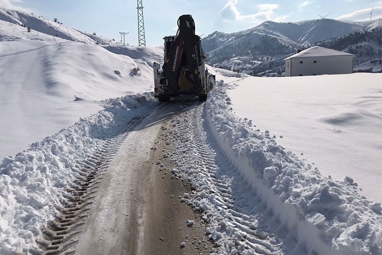 Elazığ'da 54 yerleşim yerine ulaşım sağlanamıyor
