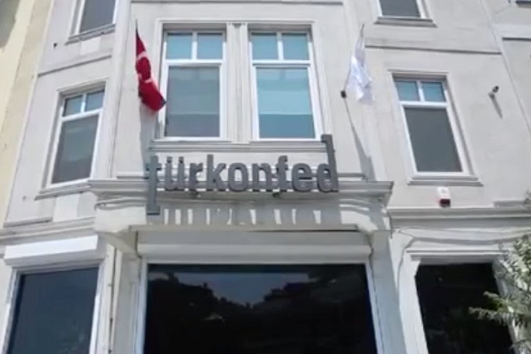 Demokrasimizi demokratikleştirmeliyiz