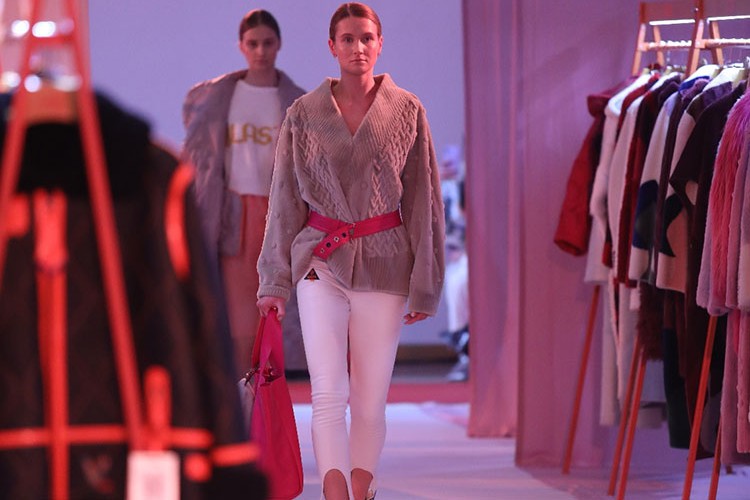 Milano Moda Fuarı'nda göz kamaştırdı