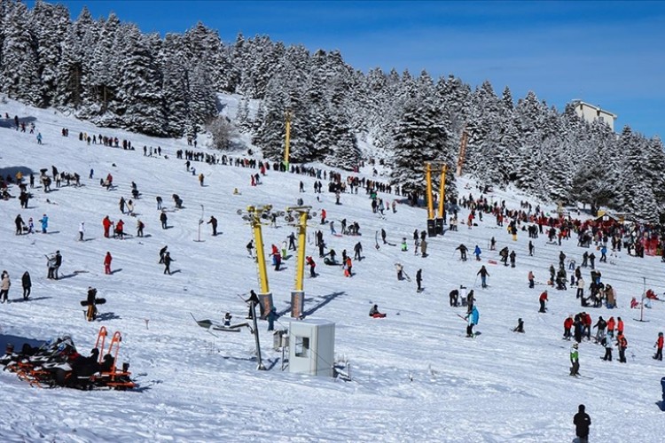 Uludağ'da yarıyıl tatili yoğunluğu yaşanıyor