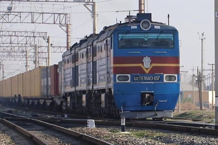 Özbekistan, AB'ye ilk konteyner trenini gönderdi