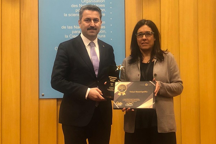 Başkan Eroğlu'na UNESCO'dan ödül