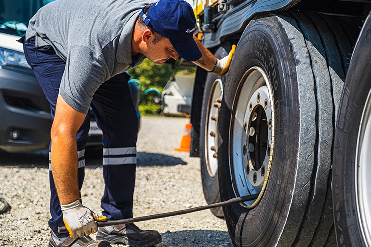 Yolda kalanların her koşulda yanında
