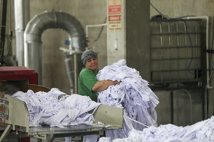 Uşak'ta üretime kadınlardan büyük katkı