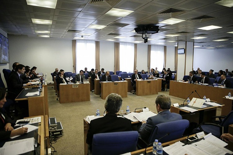 TL'ye dönüşüme vergi istisnası komisyonda kabul edildi