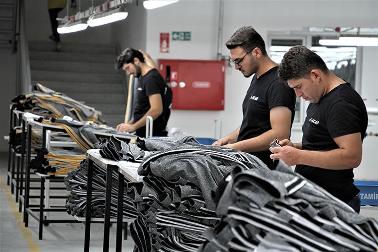 Kaderi tekstille değişti