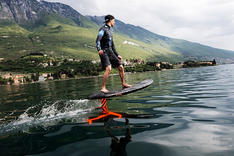 Audi'den elektrikli sörf tahtası