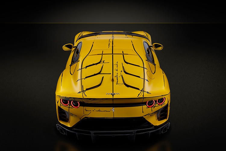 Ferrari'de özel tasarım 812 Competizione