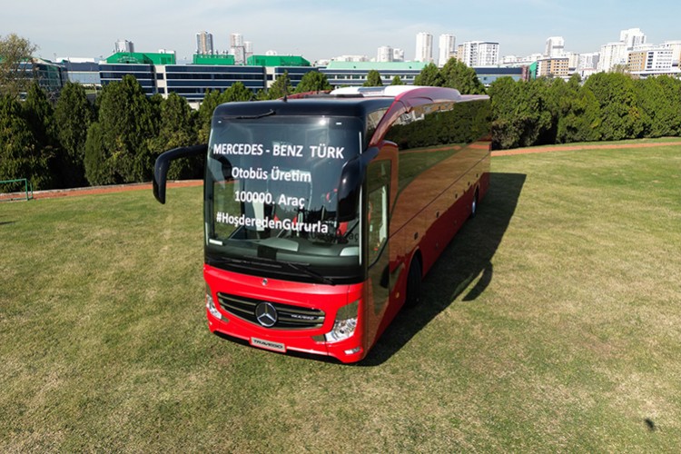 100 bininci otobüsünü banttan indirdi