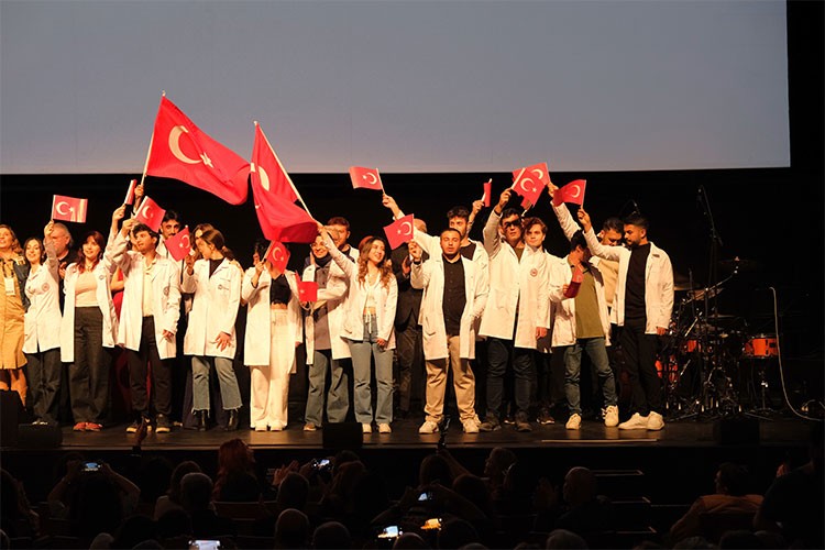 Geleceğin Hekimleri için sahneye çıktı