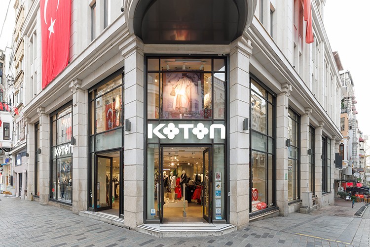 Koton sanal deneme kabini uygulamasını başlattı