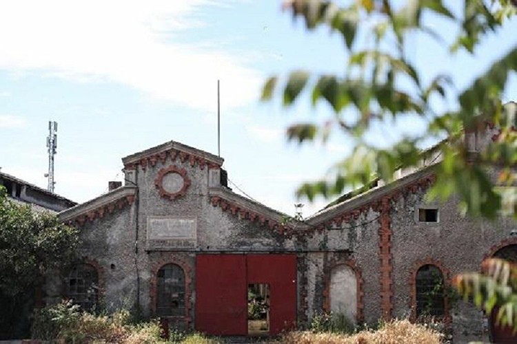 Osmanlı'nın ilk kibrit fabrikası satılıyor