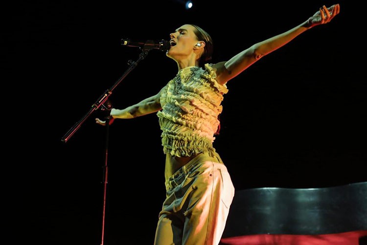 Charlotte Cardin Bir Kez Daha Hayranlarıyla Buluştu