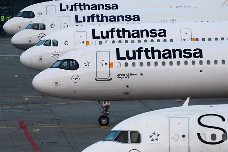 Lufthansa uçuş iptallerini uzattı