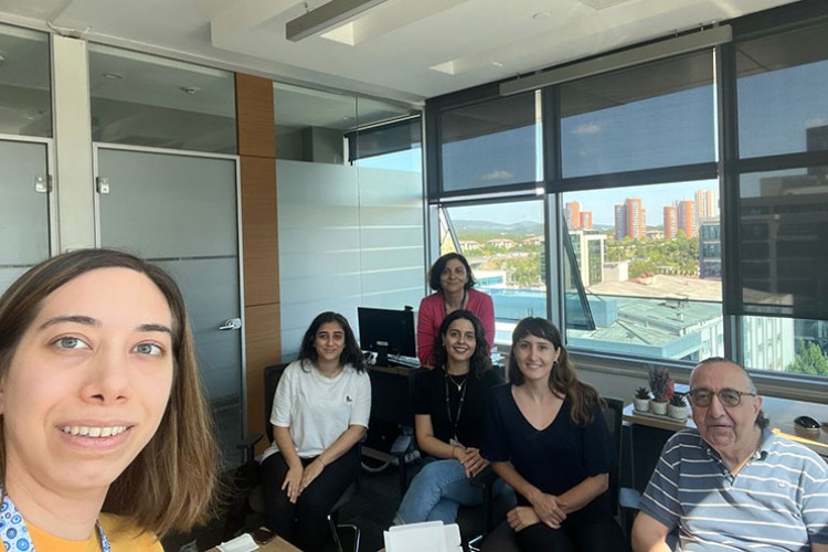 Hocası olduğu üniversitede yeniden öğrenci oldu