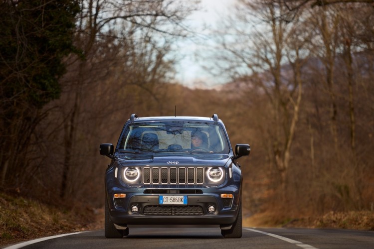 Jeep Renegade e-Hybrid Yenilenen Özellikleriyle Satışa Sunuldu
