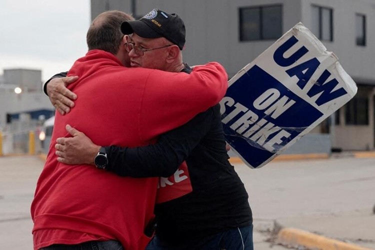 Otomotiv işçileri, Ford ile geçici anlaşmaya vardı