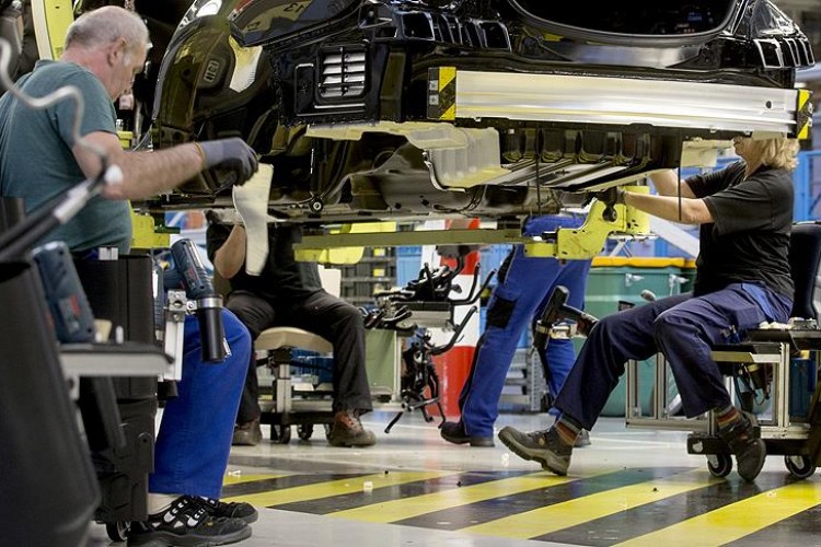 Almanya'da hizmet PMI yükselirken imalat sanayisi geriliyor