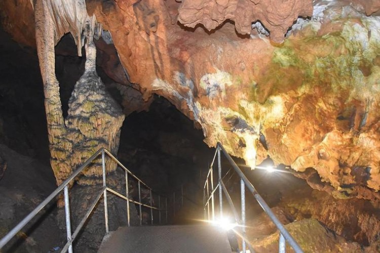 Oylat Mağarası'nı yılda 300 bin kişi geziyor