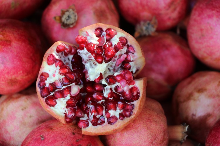 Hasadı yapılan Zivzik narının satışına başlandı
