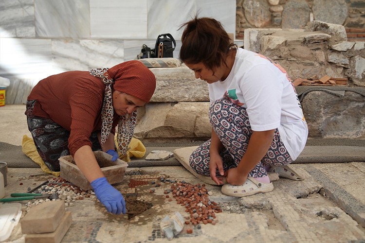 2 bin yıllık mozaikler kadınların elinde yeniden canlanıyor