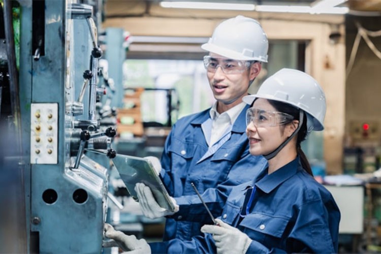 Çin'de imalat sektörü daralma seyriyle başladı