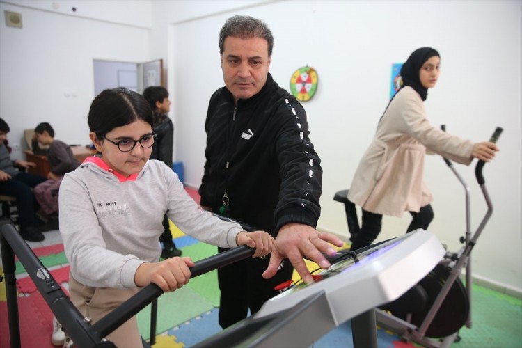 ÖZEL ÇOCUKLAR ENGELLERİ AŞIYOR