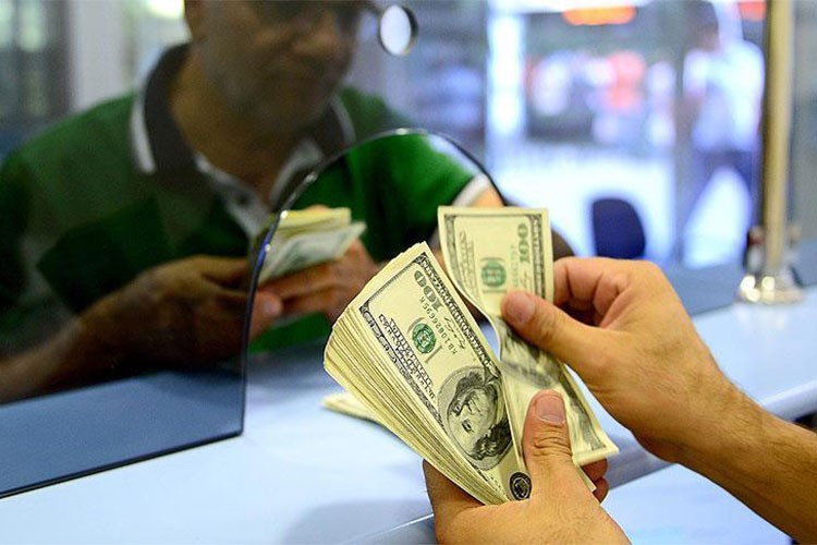 Dolar 48.09 liradan açıldı