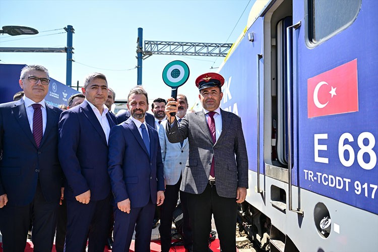 Çin'den yola çıkan yük trenleri İstanbul'dan uğurlandı