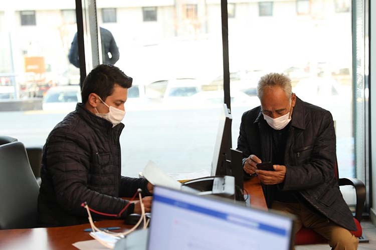Melikgazi'ye gelene HES kodu almada yardımcı olunuyor