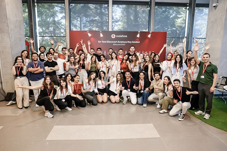 Vodafone 48 yeni mezunu Discover programıyla bünyesine kattı