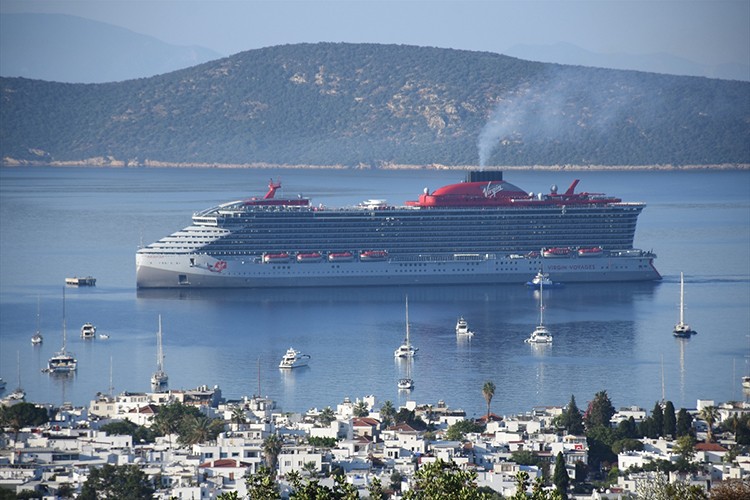 Bodrum'a "Resilient Lady" kruvaziyeriyle 2 bin 556 yolcu geldi