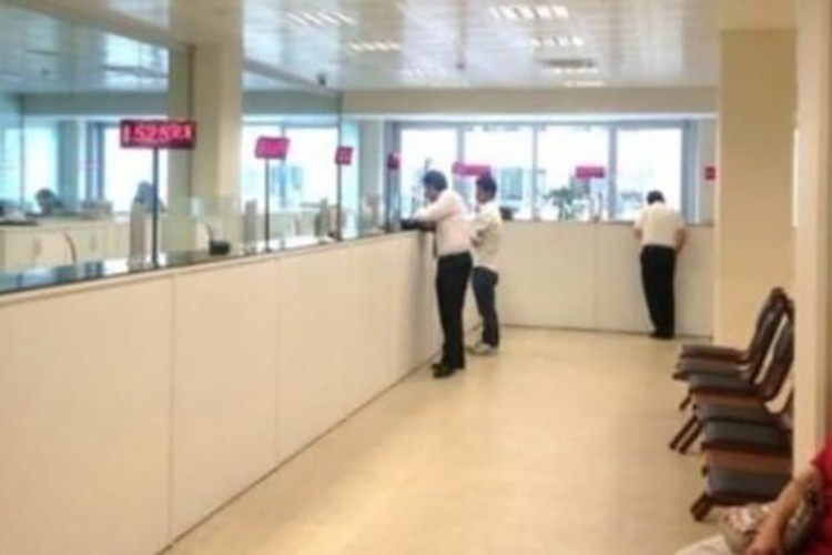 Cuma günü bankalar kapalı