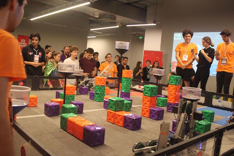 Liseli Mucitler Robot Turnuvasında Buluşuyor!
