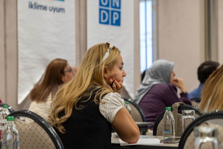 Türkiye'deki kilit ekonomik sektörlere ve kentsel alanlara yönelik AB finansmanlı iklim eğitimi başladı