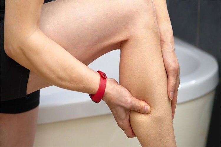 "Huzursuz bacak sendromuna soğuk kompres uygulamalı"