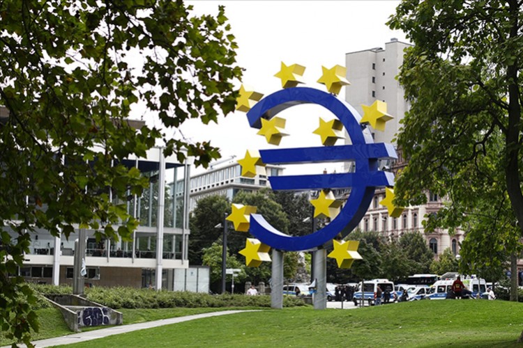 Avro Bölgesi ikinci çeyrekte yüzde 0,3 büyüdü