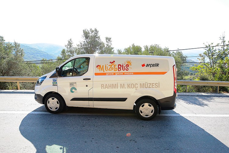 Müzebüse 500 bin öğrenci