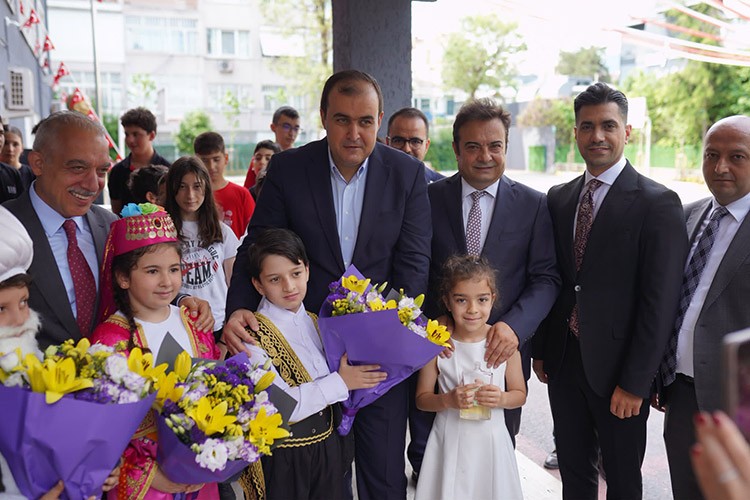 Şair Behçet Kemal Çağlar İlkokulu'na yeni kütüphane