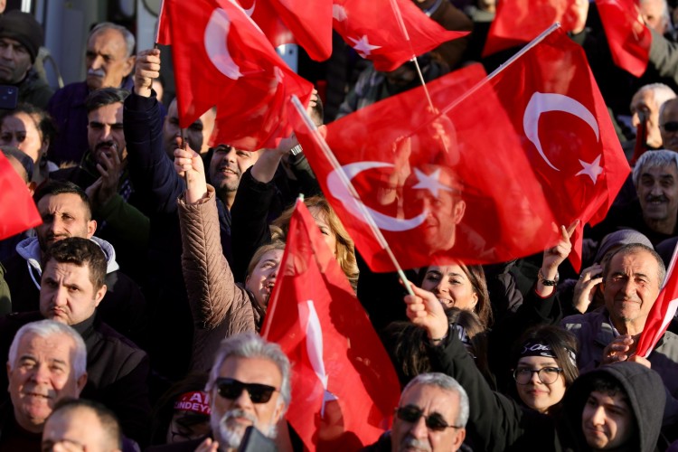 ÖZEL VE İMAMOĞLU, SULTANGAZİ'DE HALKLA BULUŞTU