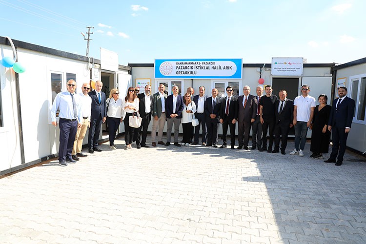 Deprem bölgesindeki öğrenciler için konteyner okul