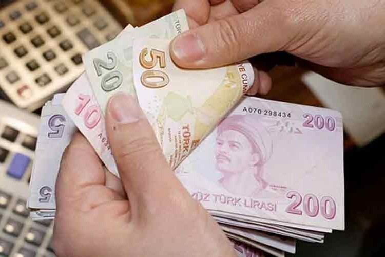 Emekliler bayram ikramiyesinde artış istedi