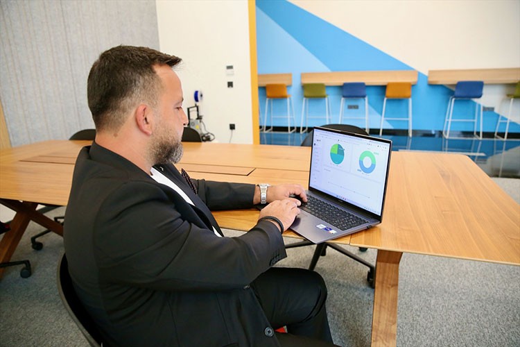 Yapay zeka destekli yazılım robotu geliştirildi