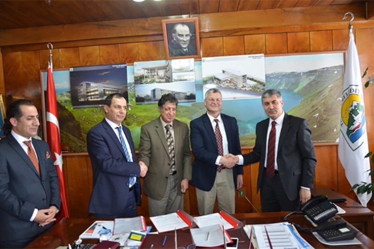 3 bin ev çöple aydınlanıyor